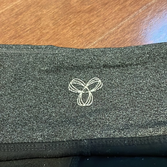 TNA Leggings - Picture 3 of 3